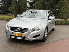 Volvo V60 - 2.4 D6 AWD Pl.i.Pu.L