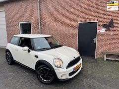 MINI One - 1.6 Sport Business Line Navigatie , NW apk, Airco