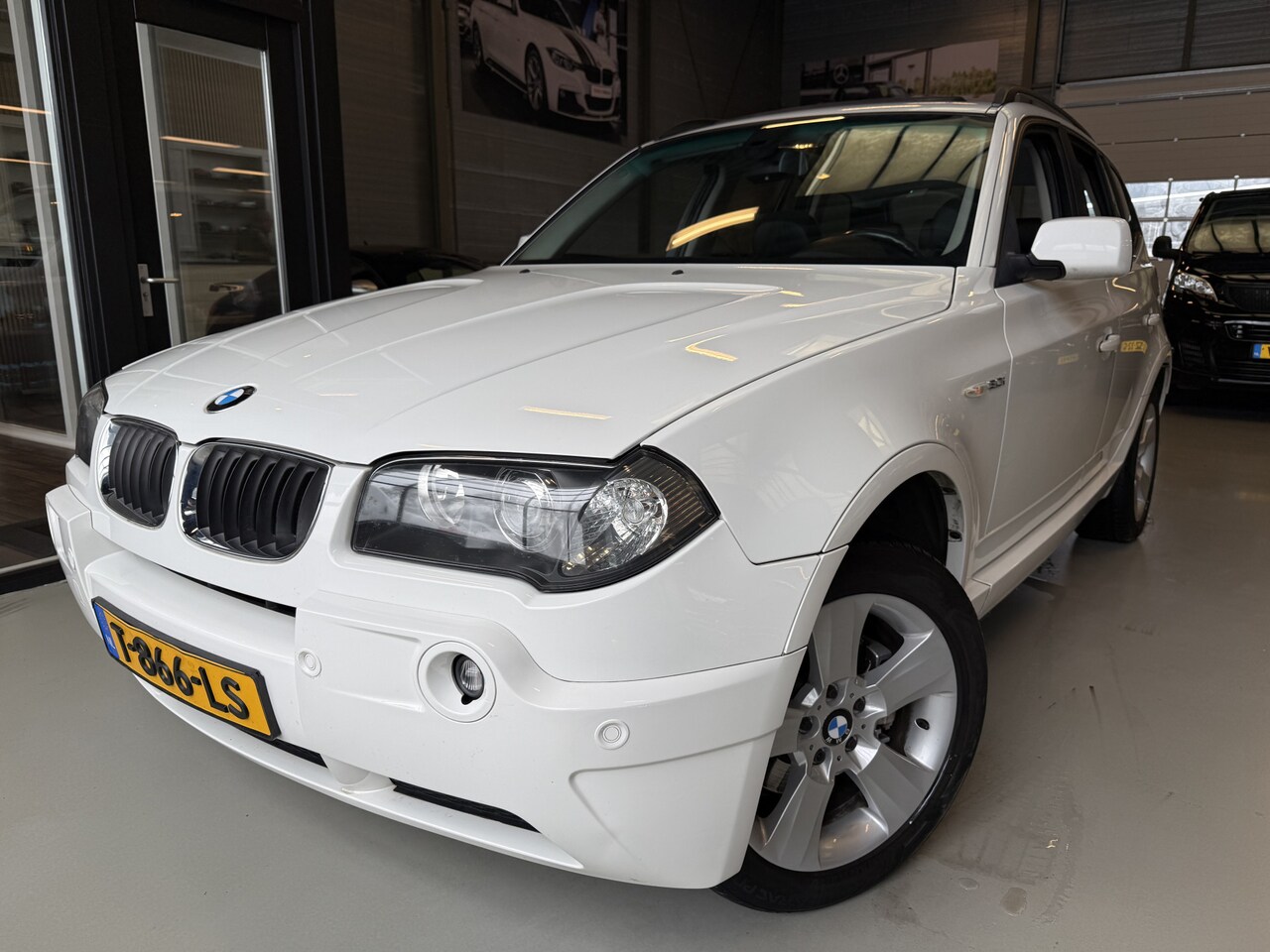 BMW X3 - 3.0i Navi, Cruise, Schuif kanteldak - AutoWereld.nl