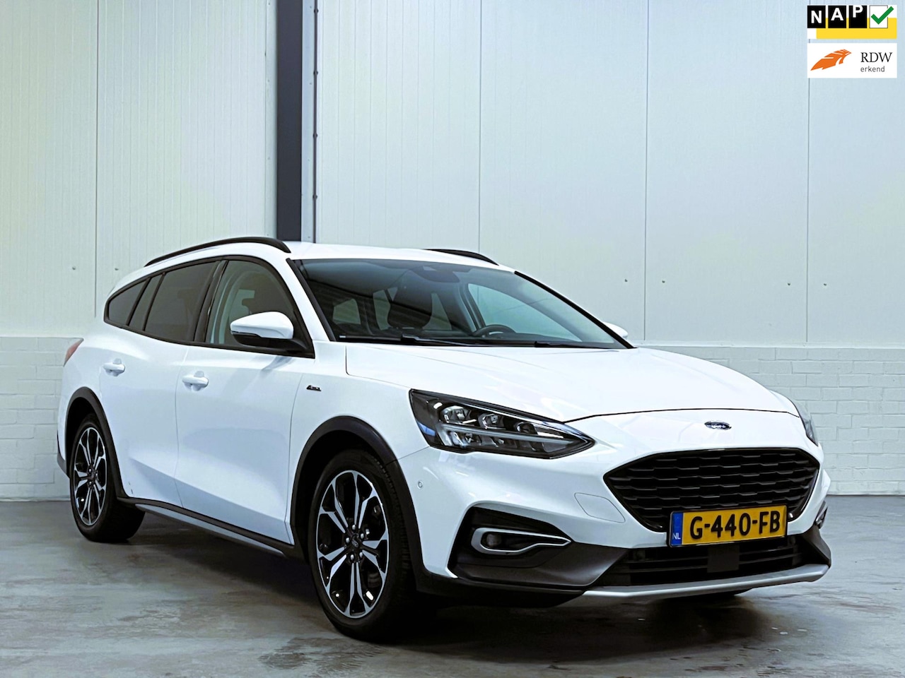 Ford Focus Wagon - 1.5 EcoBoost Active Business|Dealer O.H.|Keyless|Automaat|Trekhaak|Camera|Carplay - AutoWereld.nl