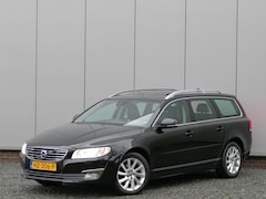 Volvo V70 - 2.0 T4 AUT Inscription Edition. Schuifdak / Standkachel / Houten