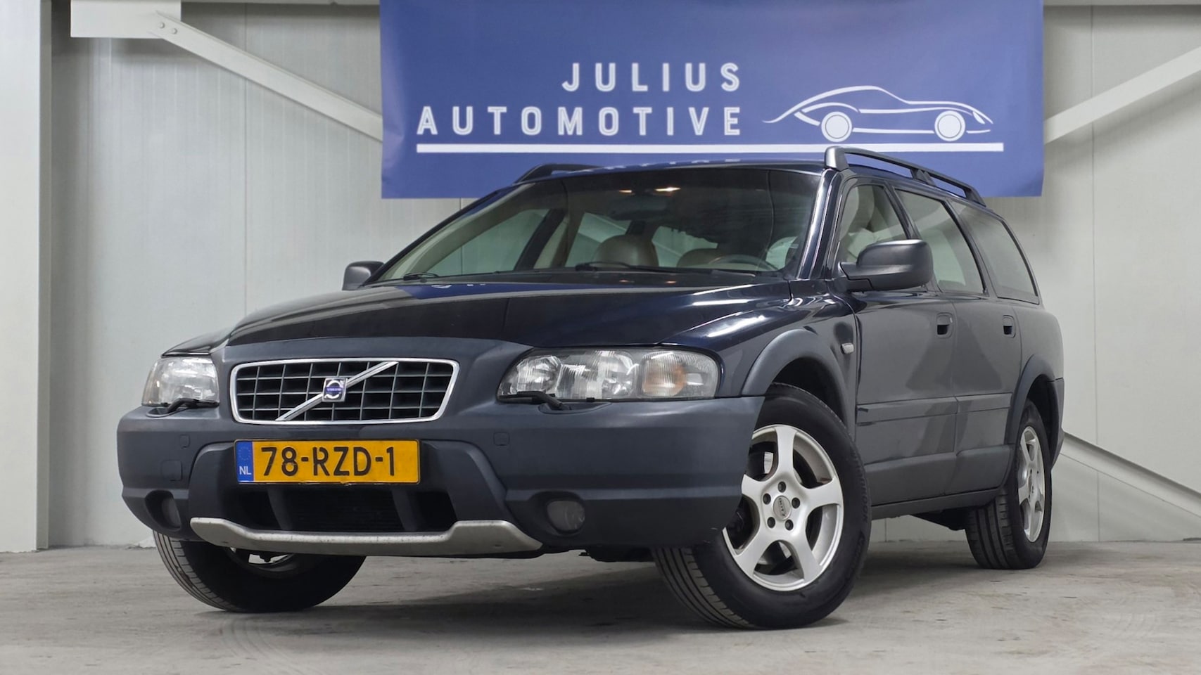 Volvo V70 Cross Country - 2.4 T Comfort Line Trekhaak Volledig Onderhouden Leer Nieuwe APK - AutoWereld.nl