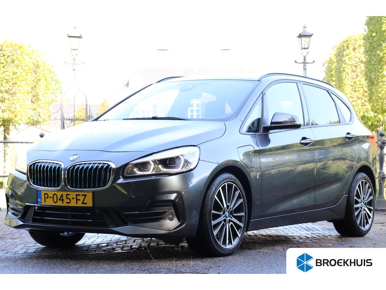 BMW 2-serie Active Tourer - 225xe High Executive | M-SPORT | HALF LEDER | DODE HOEK | LANE ASSIST | STOELVERWARMING | - AutoWereld.nl