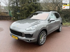 Porsche Cayenne - 3.0 S E-Hybrid / Navi / Pano / leder / xenon / Camera / Aux / Bt