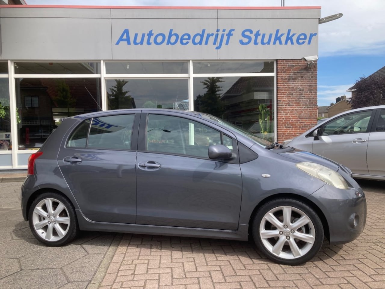 Toyota Yaris - 1.8 VVT-i T-Sport 5 Drs. Afn. Trekhaak - AutoWereld.nl