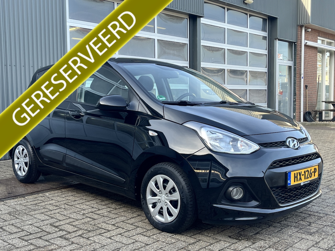 Hyundai i10 - 1.0i i-Motion Comfort Airco Cruise controle 5-Persoons Stuurwielbediening Incl fietsendrag - AutoWereld.nl