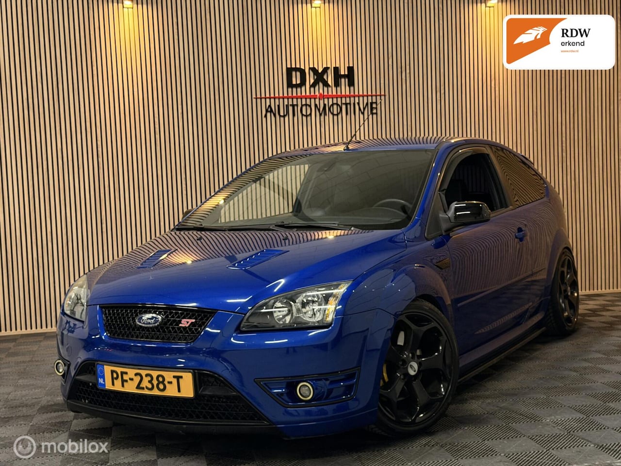 Ford Focus - 2.5 ST 225pk APK-2027 RECARO LEDER STOELVW NAVI - AutoWereld.nl