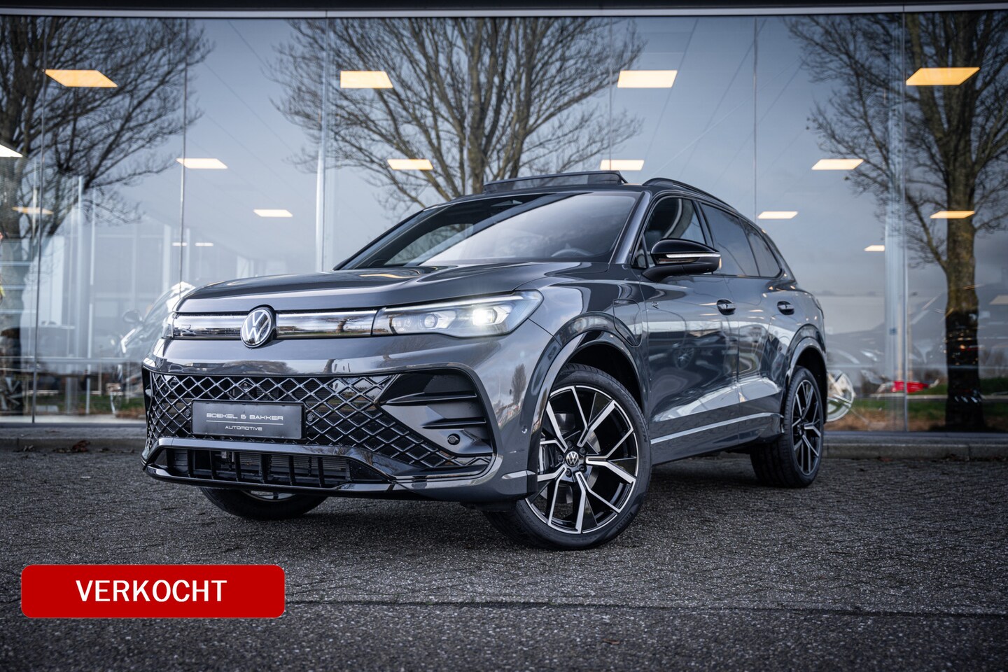 Volkswagen Tiguan - eHybrid R-Line Edition ** Panodak ** Trekhaak ** Leder ** Memory Harman/Kardon ** Massage - AutoWereld.nl