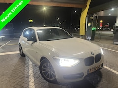 BMW 1-serie - 118d Business/Sport Stoelverwarming/Pano Automaat