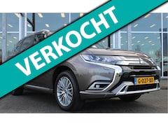 Mitsubishi Outlander - 2.4 PHEV Intense+ | Schuif/kantel dak | Camera | Trekhaak | Verw. Voorstoelen | Keyless |