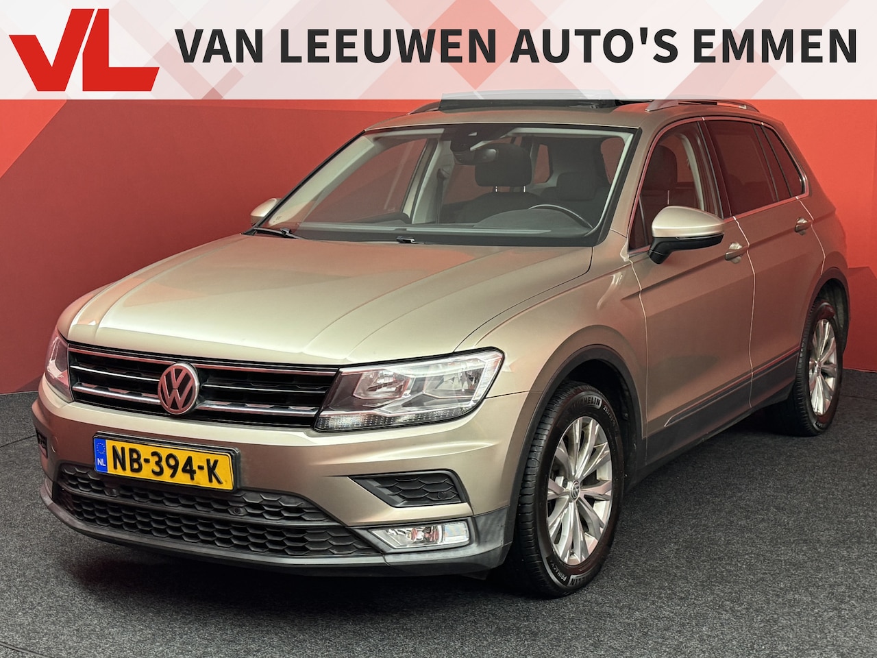 Volkswagen Tiguan - 2.0 TDI Connected Series | Automaat | Stoelverwarming | Pano | Adaptive Cruise | APK 21-01 - AutoWereld.nl
