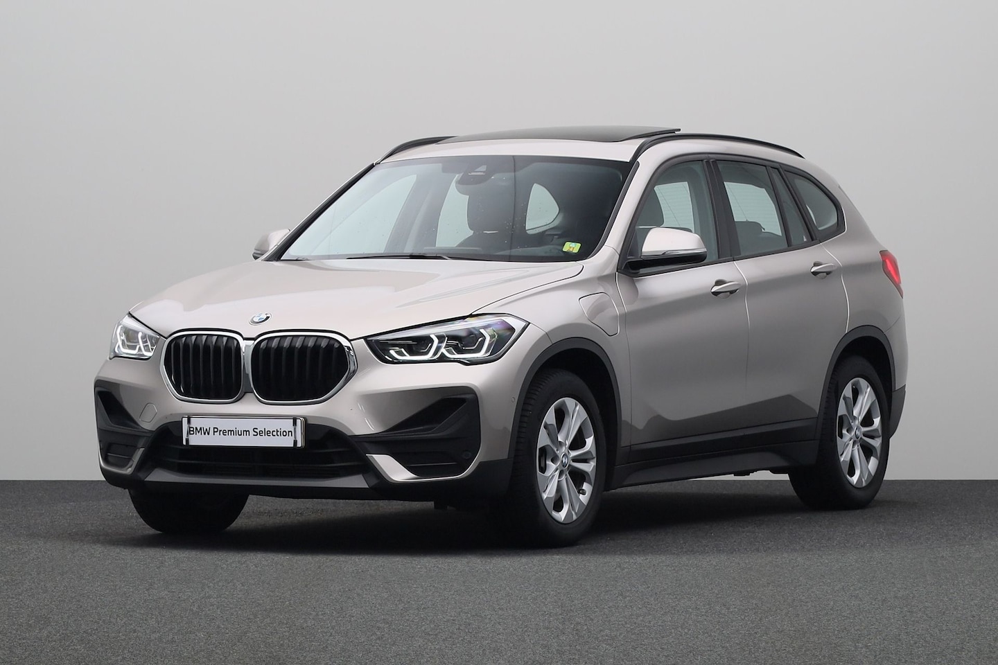 BMW X1 - xDrive25e eDrive Edition | Glazen panoramadak | BMW Head-Up Display | Achteruitrijcamera | - AutoWereld.nl