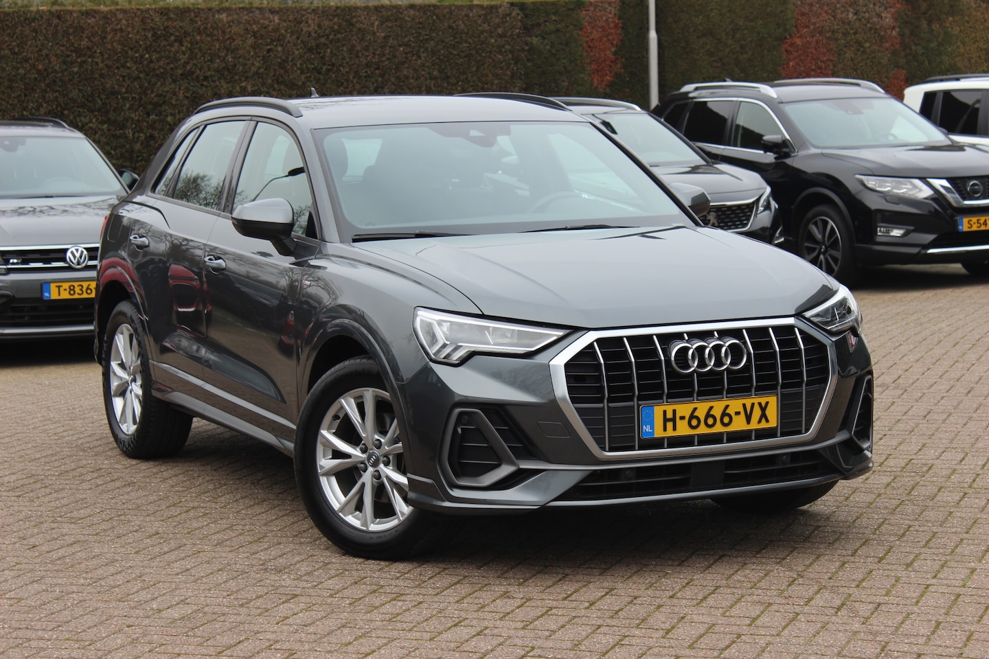 Audi Q3 - 35 TFSI Pro Line 3x S-Line / Navigatie / Half leder / 18'' / LED Koplampen / Parkeerhulp a - AutoWereld.nl