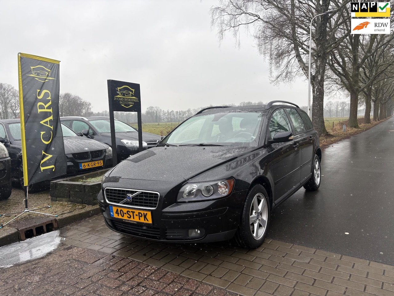 Volvo V50 - 2.4i Momentum AIRCO,CRUISE,PDC,DAKRAILS,TREKHAAK,SPORTVELGEN,MET APK - AutoWereld.nl