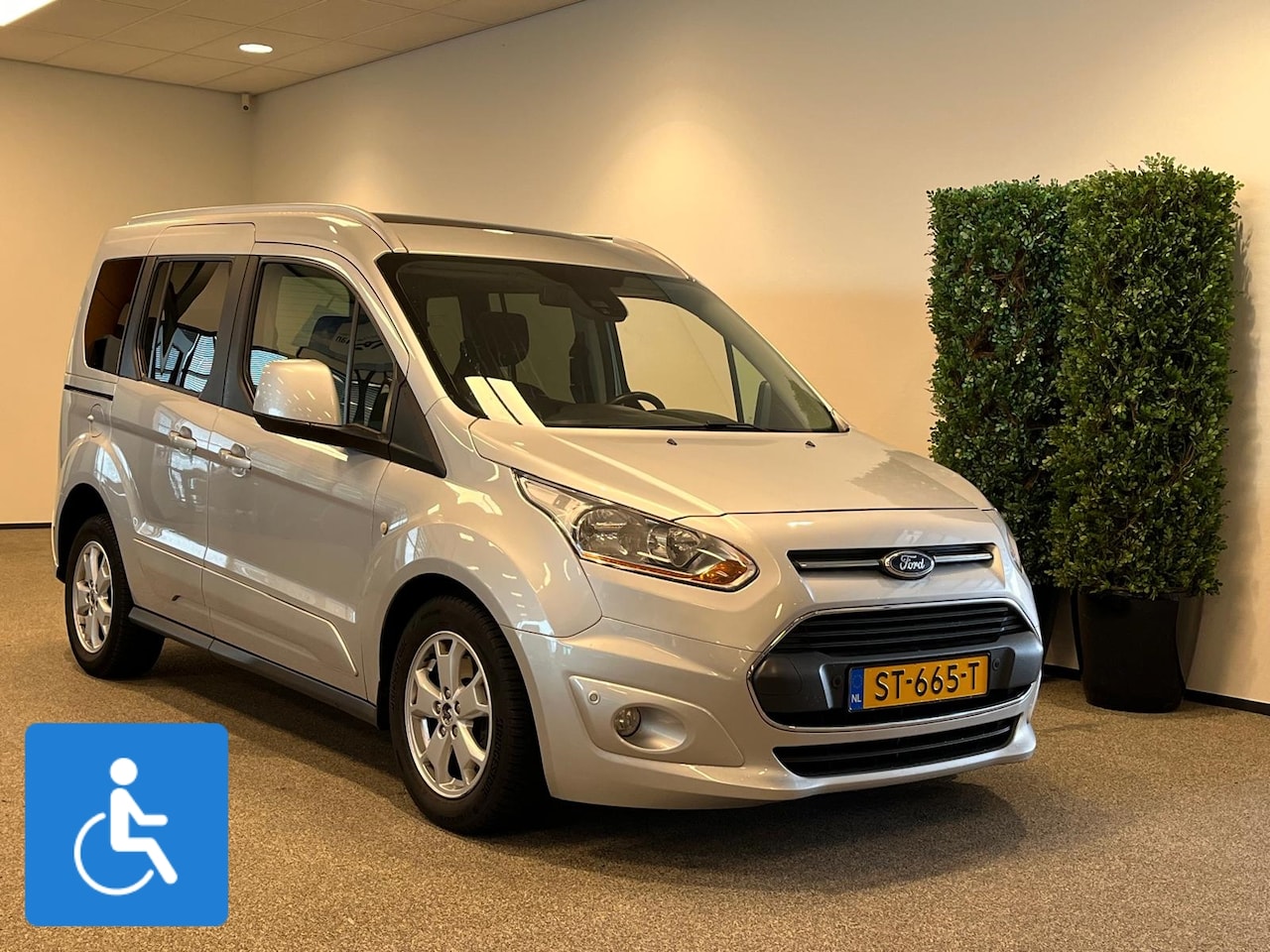 Ford Tourneo Connect - L1 Rolstoelauto 3+1 of 5+0 - Rolstoel geschikt - AutoWereld.nl