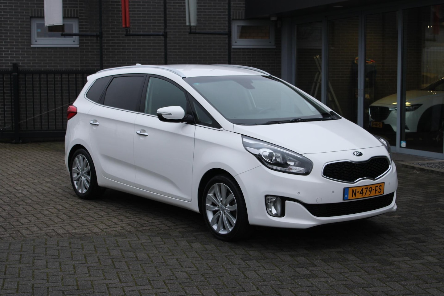 Kia Carens - 1.6 GDi Navi/Camera/Pdc/Cruise/17inch/Trekhaak - AutoWereld.nl