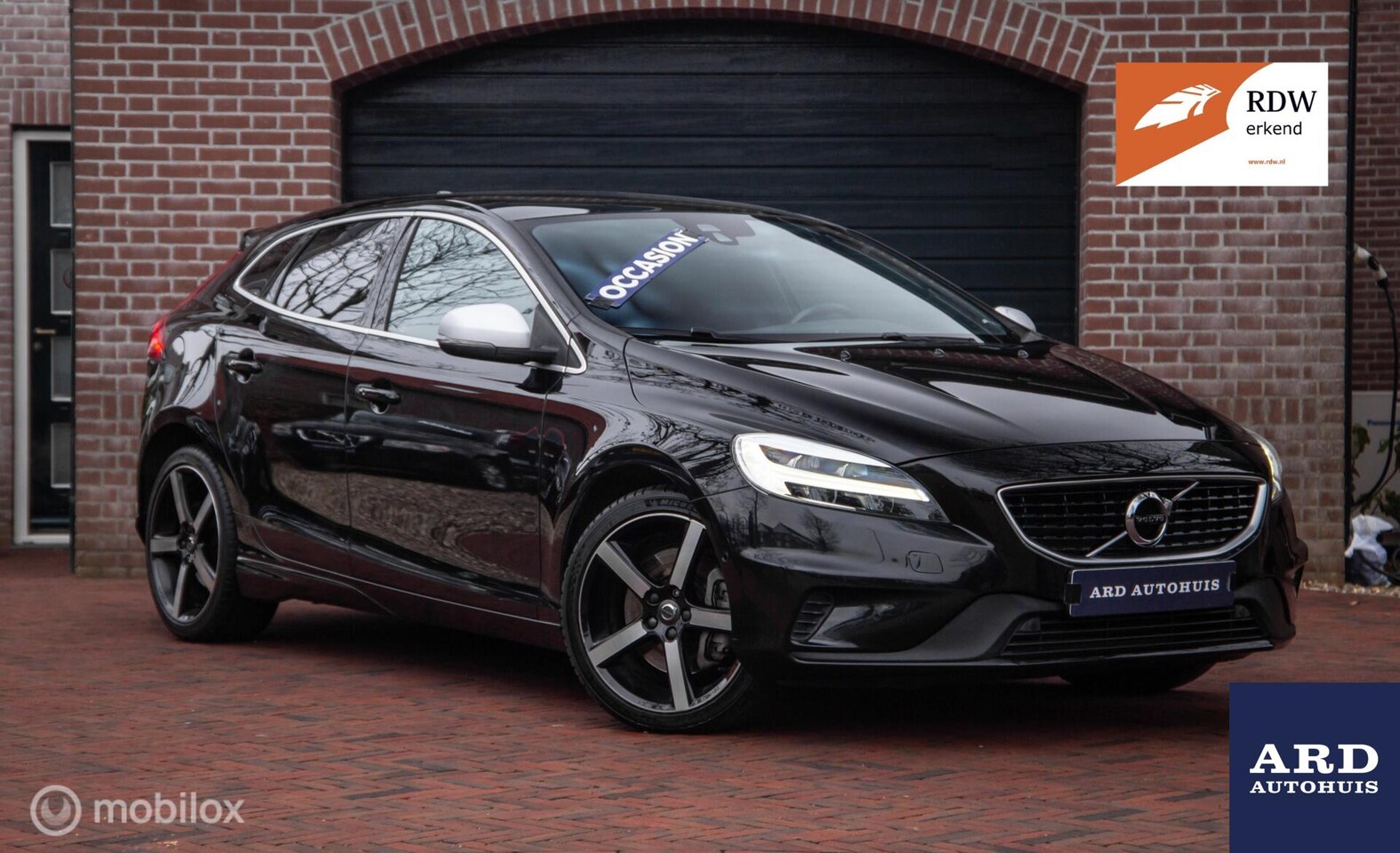 Volvo V40 - 1.5 T3 R-design |Pano|Stoelv.|H/K|Dlr ondrh.|Led| - AutoWereld.nl