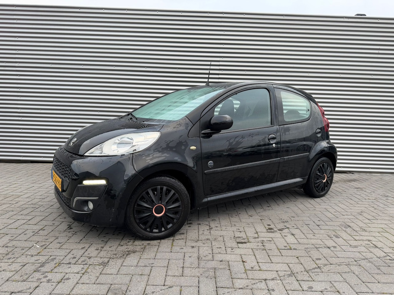 Peugeot 107 - 1.0 Envy CARPLAY / LED / NW APK! - AutoWereld.nl
