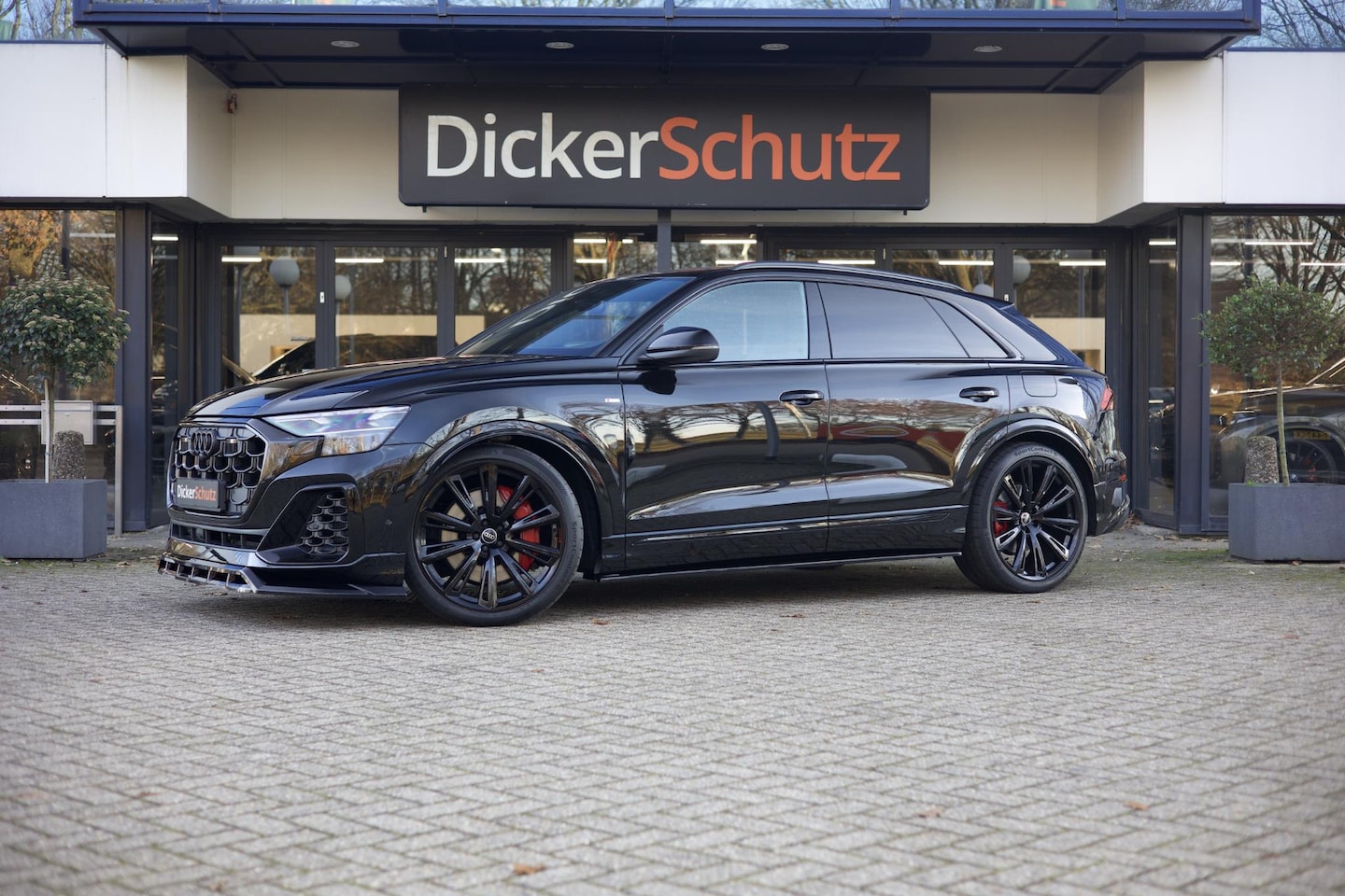 Audi Q8 - 60 TFSIe Competition Bodykit Pano | Vierwielbesturing | Trekhaak | S Sportstoelen | Ventil - AutoWereld.nl