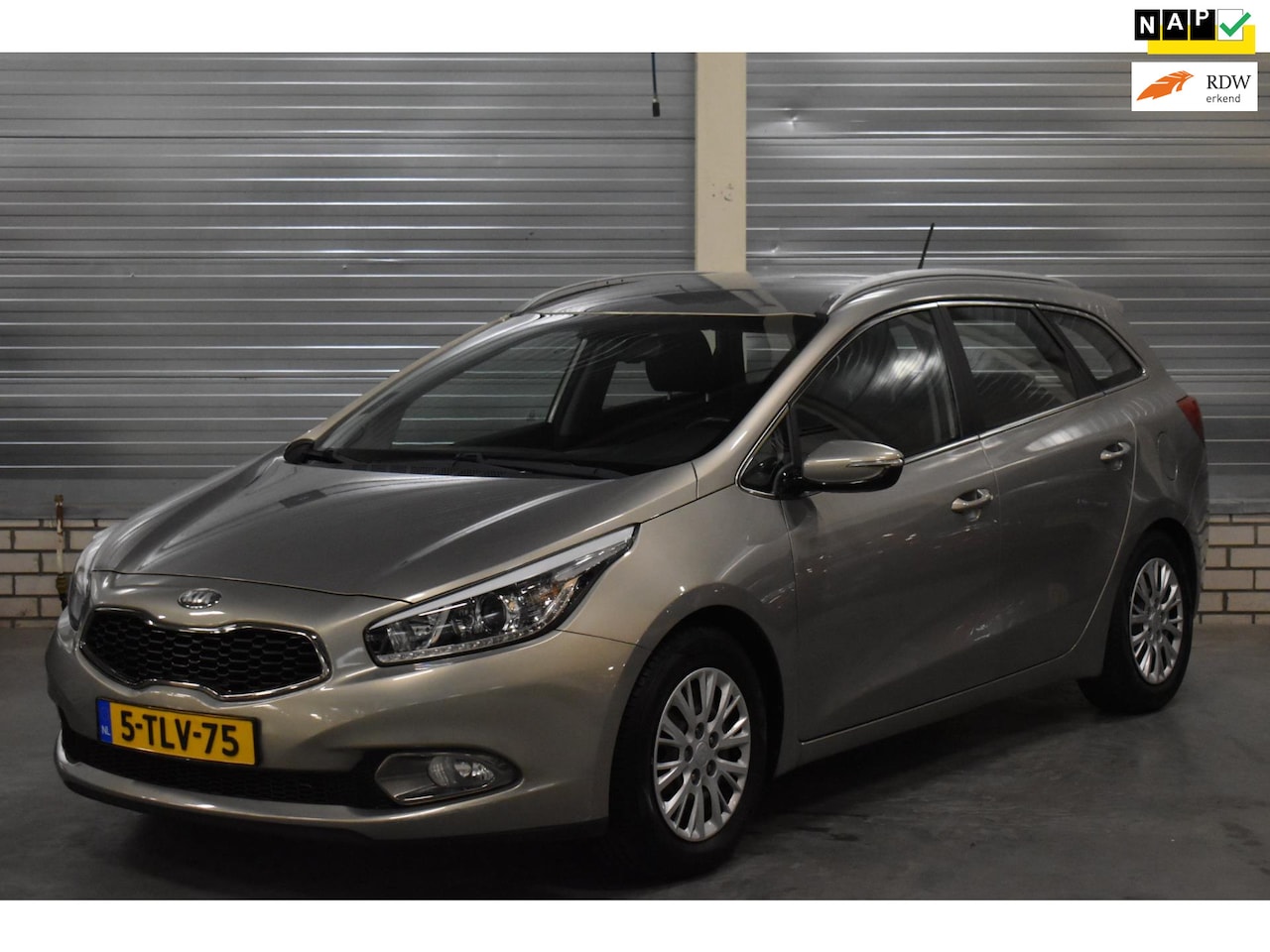 Kia Cee'd Sportswagon - 1.6 GDI Business Pack 1e Eigenaar + Navigatie|Bluetooth|Trekhaak|Parkeersensoren| - AutoWereld.nl