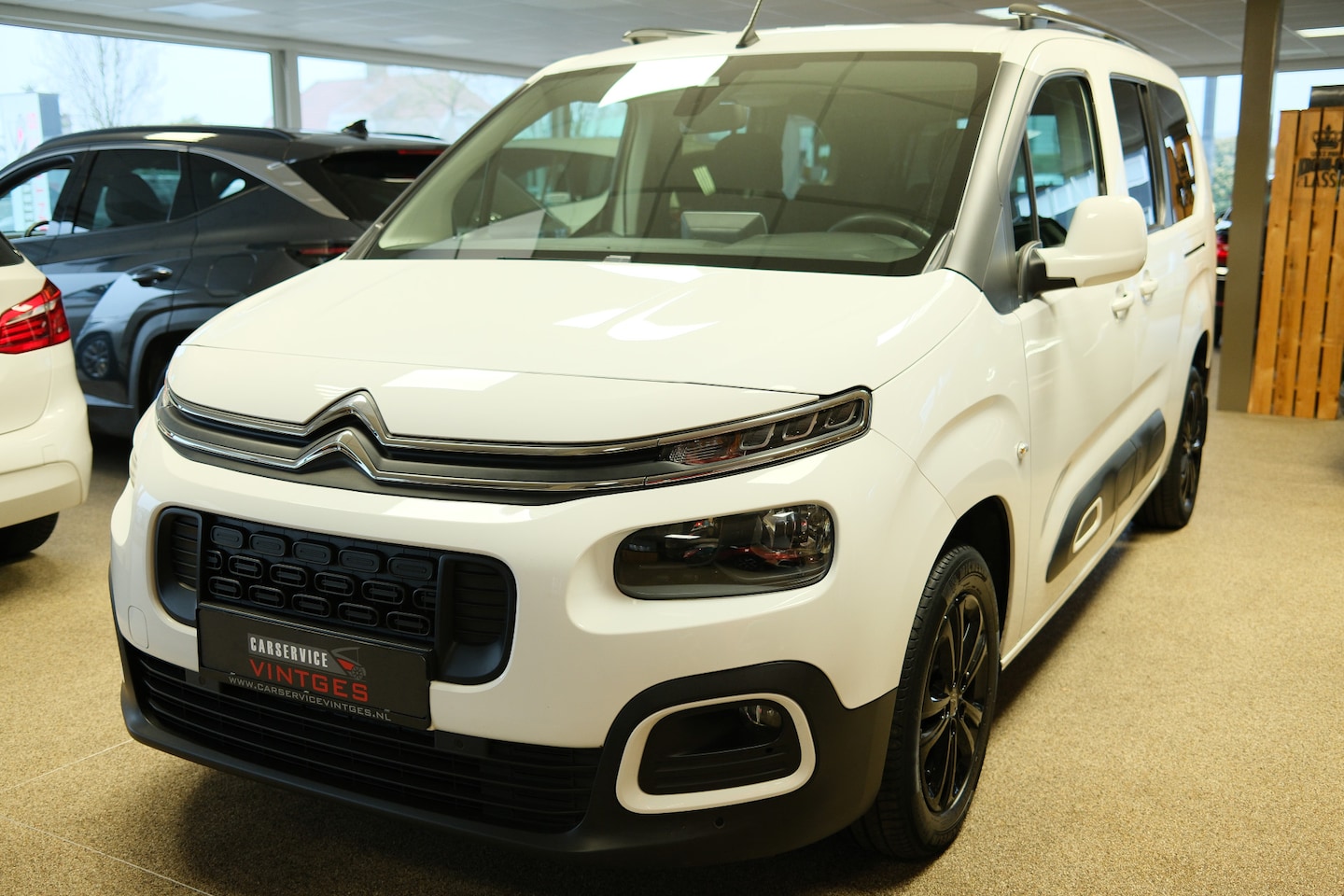 Citroën Berlingo XL - 1.2 PureTech Shine 7pers Navi PDC LMV Camera - AutoWereld.nl