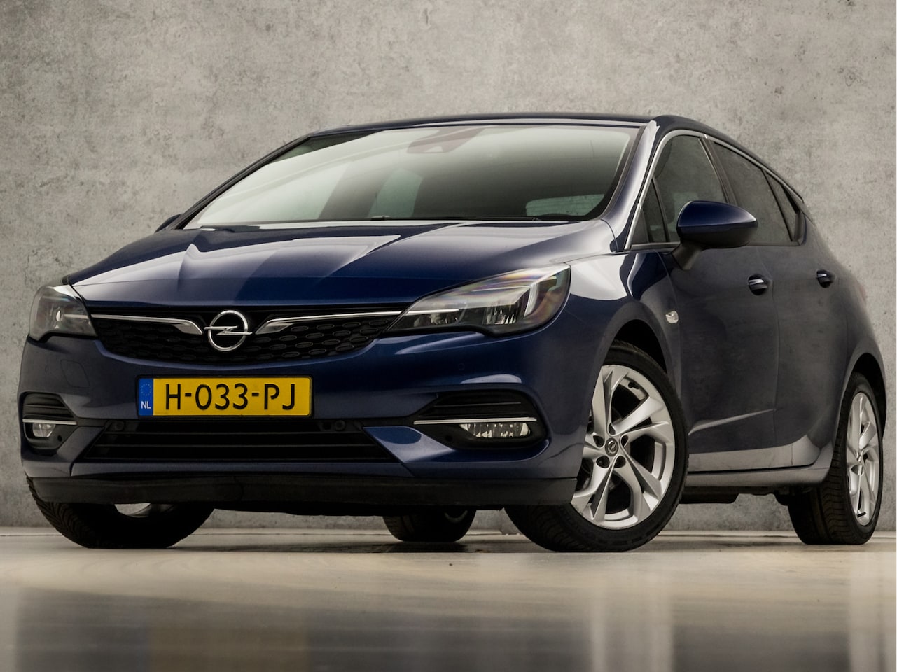 Opel Astra - 1.2 Elegance Sport (APPLE CARPLAY, GROOT NAVI, CAMERA, LEDER, CLIMATE, STUUR/STOELVERWARMI - AutoWereld.nl