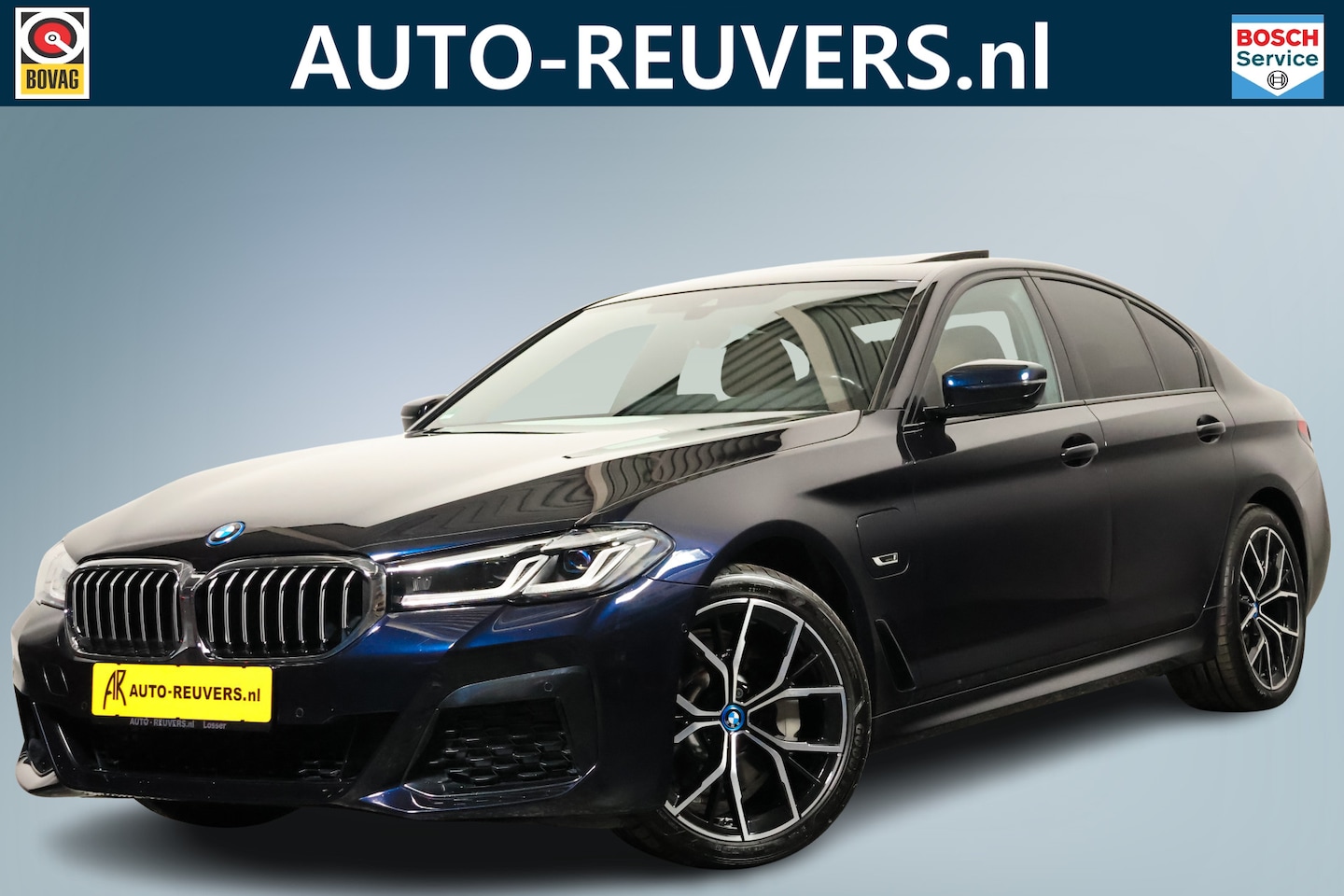 BMW 5-serie - 530e xDrive M-Sport Panorama / Opendak / Laser-LED / HUD / CarPlay - AutoWereld.nl