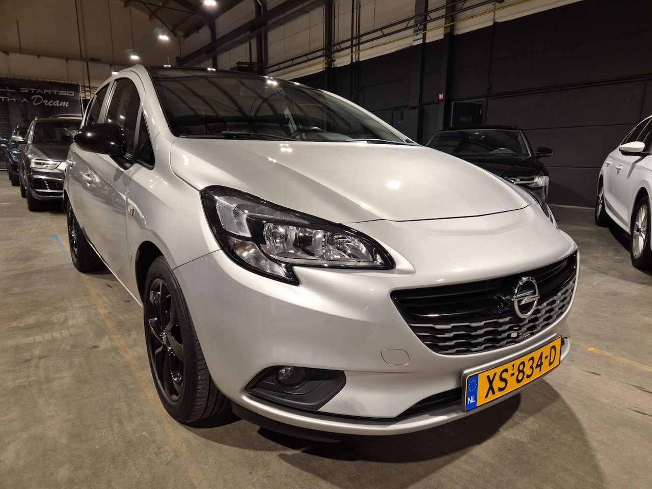Opel Corsa - 1.4 Online Edition - Automaat - Airco - Cruise - Rijklaar - AutoWereld.nl