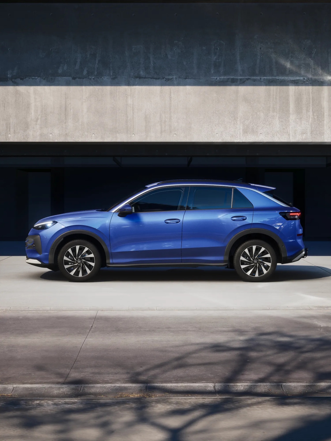 Volkswagen T-Roc - Life First Edition Inclusief €2000,- inruilvoordeel | 'App-Connect' draadloze smartphone i - AutoWereld.nl