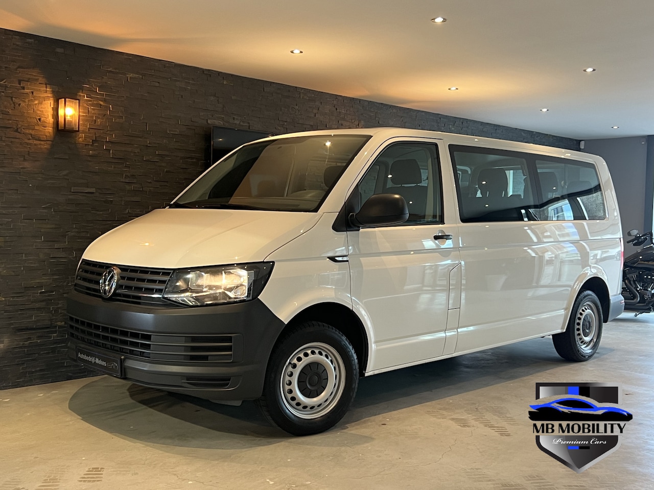 Volkswagen Transporter Kombi - 2.0 TDI L2H1 Bj: 2016 / 9 Persoons / Airco - AutoWereld.nl