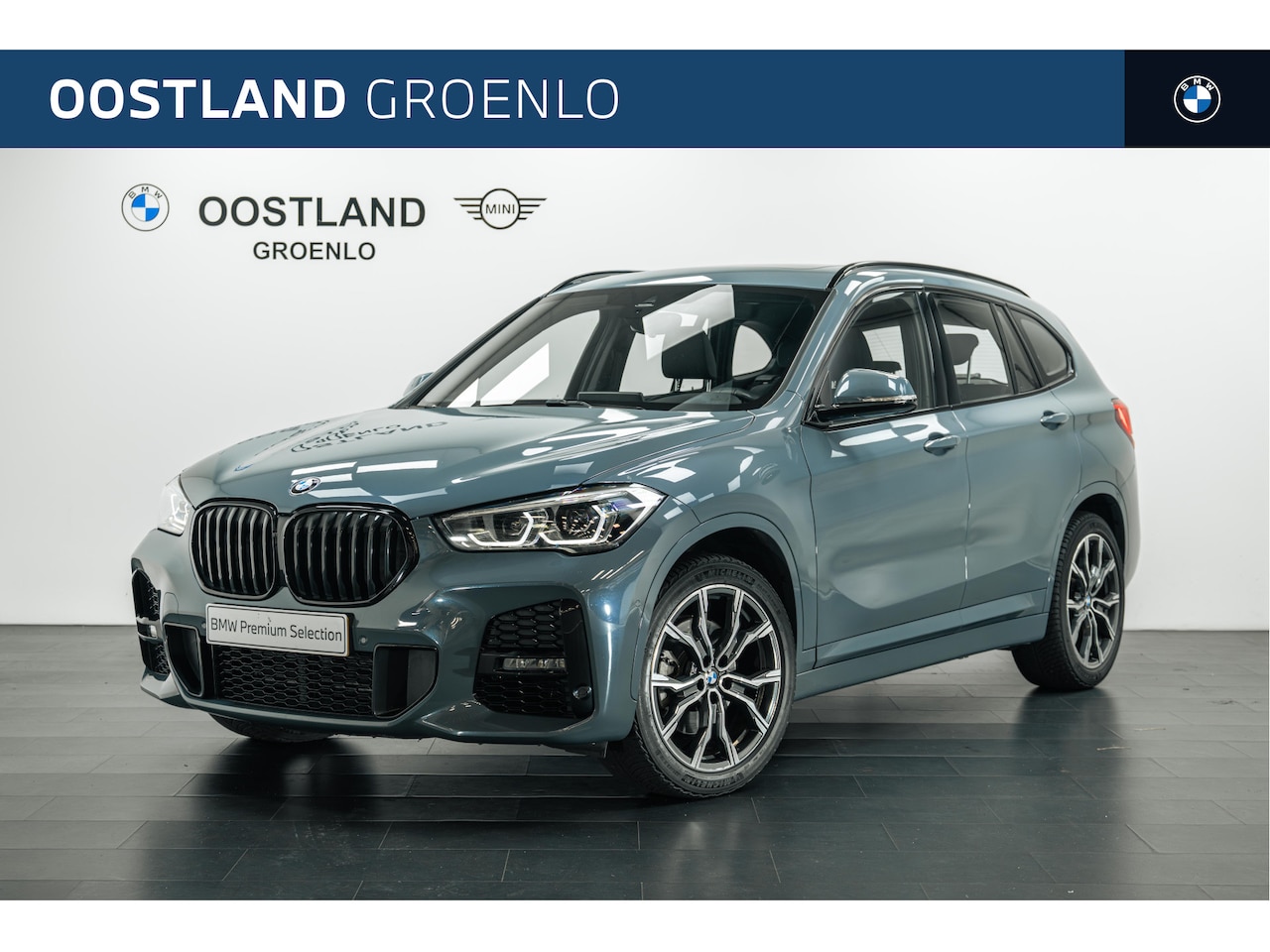 BMW X1 - sDrive20i High Executive M Sport Automaat / Panoramadak / Trekhaak / Sportstoelen / Achter - AutoWereld.nl