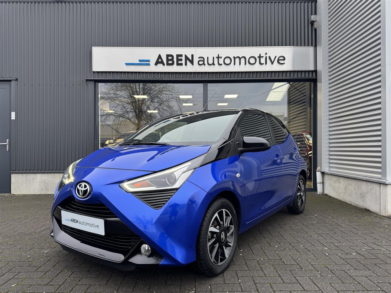 Toyota Aygo - 1.0 VVT-i 72PK X-clusive Bi-Tone (CARPLAY|KEYLESS|CAMERA|CLIMATE CONTROL) - AutoWereld.nl