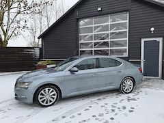 Skoda Superb - 1.4 TSI ACT Style Business Full-Map Navi, Bi-Xenon, Climate, Cruise-Control, Stoelverwarmi