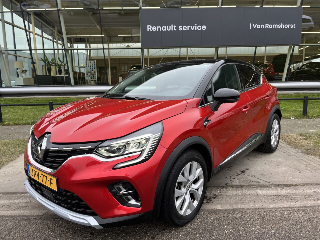 Renault Captur - 1.6 E-Tech Hybrid 145PK Intens / Automaat / Apple Carplay - Android Auto / PDC V+A / Clima - AutoWereld.nl