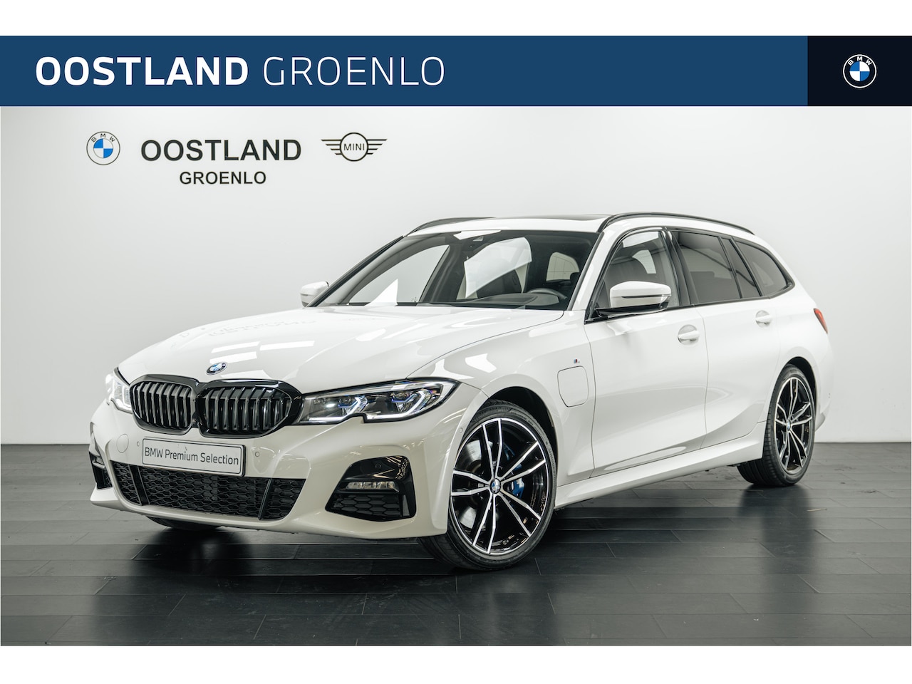 BMW 3-serie Touring - 330e M Sport Automaat / Panoramadak / Sportstoelen / M Adaptief onderstel / Laserlight / S - AutoWereld.nl