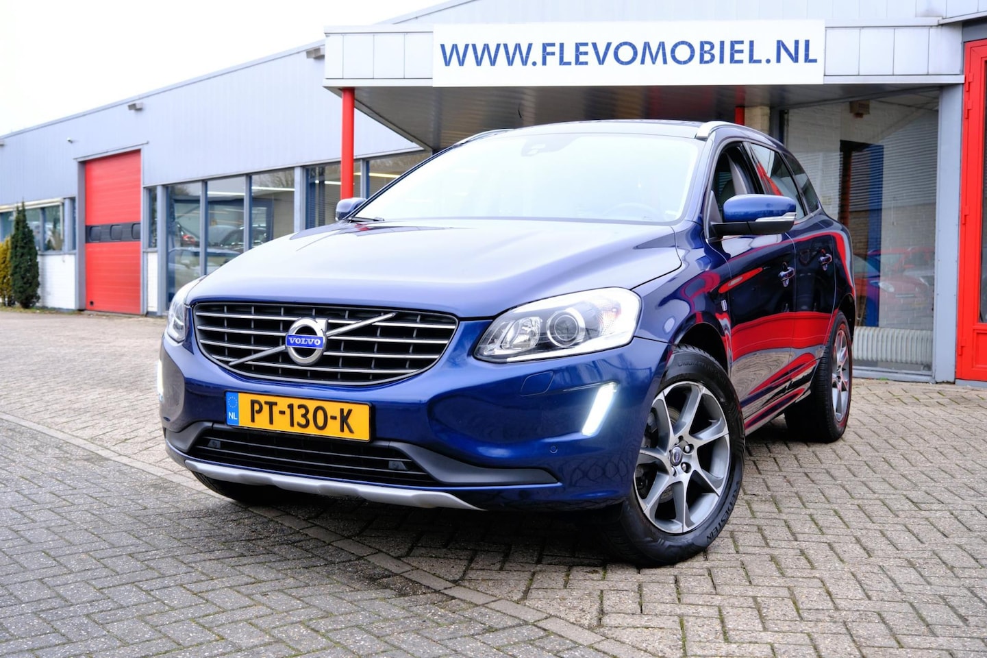 Volvo XC60 - 2.0 D3 FWD Ocean Race Pano|Leder|Navi|Xenon - AutoWereld.nl