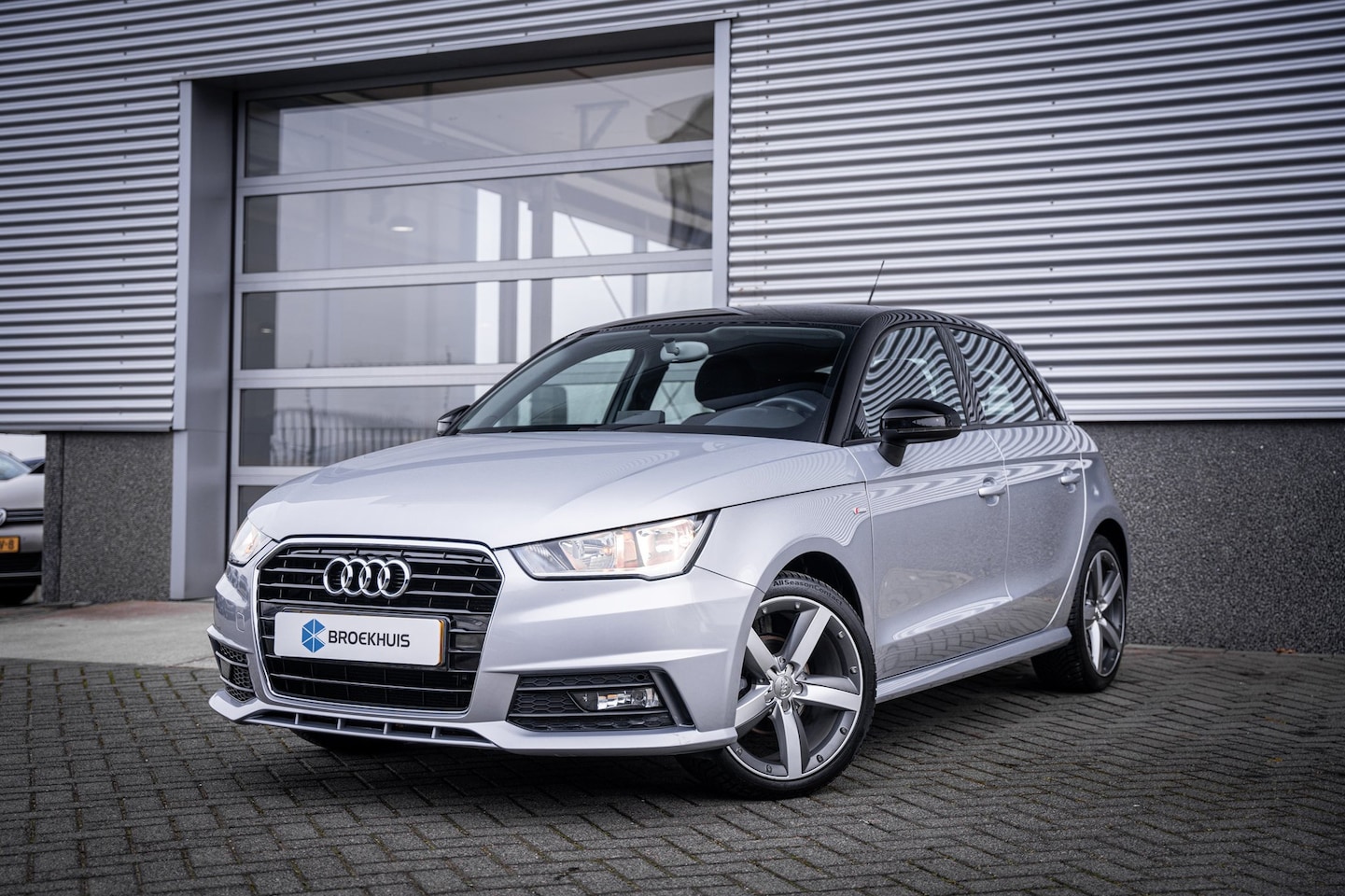 Audi A1 Sportback - 1.0 TFSI Adrenalin | Lichtmetalen velgen 17" | Mistlampen voor | Navigatiesysteem full map - AutoWereld.nl