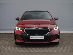 BMW 5-serie Touring - 550e xDrive M Sportpakket Pro Panoramadak / Driving Assistant Professional / Bowers & Wilk