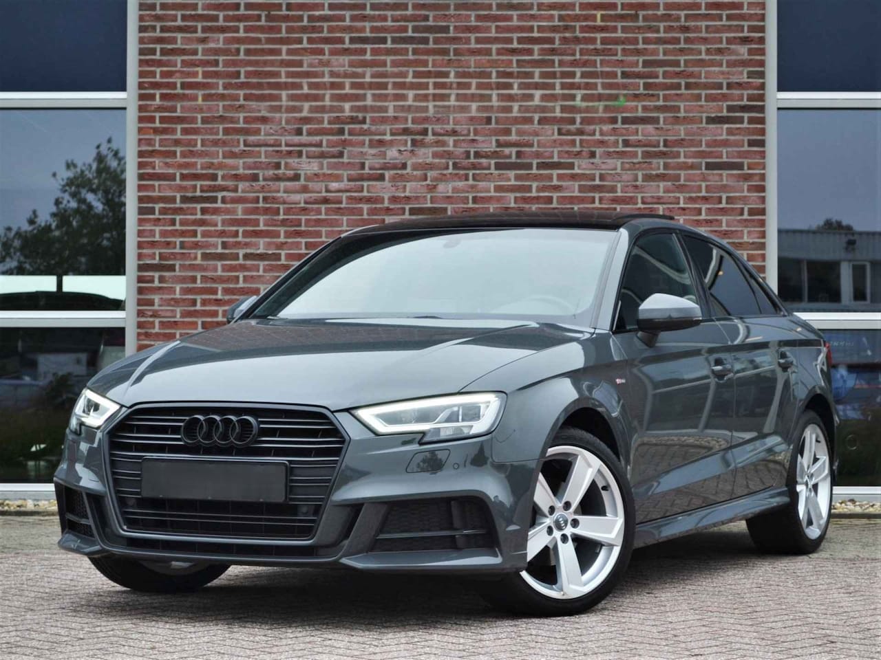 Audi A3 Limousine - 1.5 TFSI CoD Sport S Line Edition - AutoWereld.nl