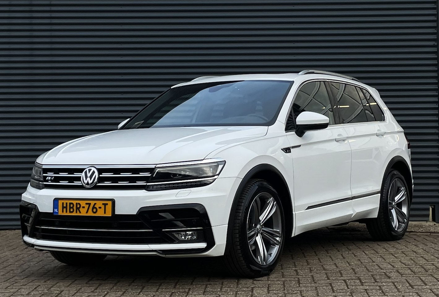 Volkswagen Tiguan - 1.5 TSI 150PK 2X R-Line DSG - AutoWereld.nl