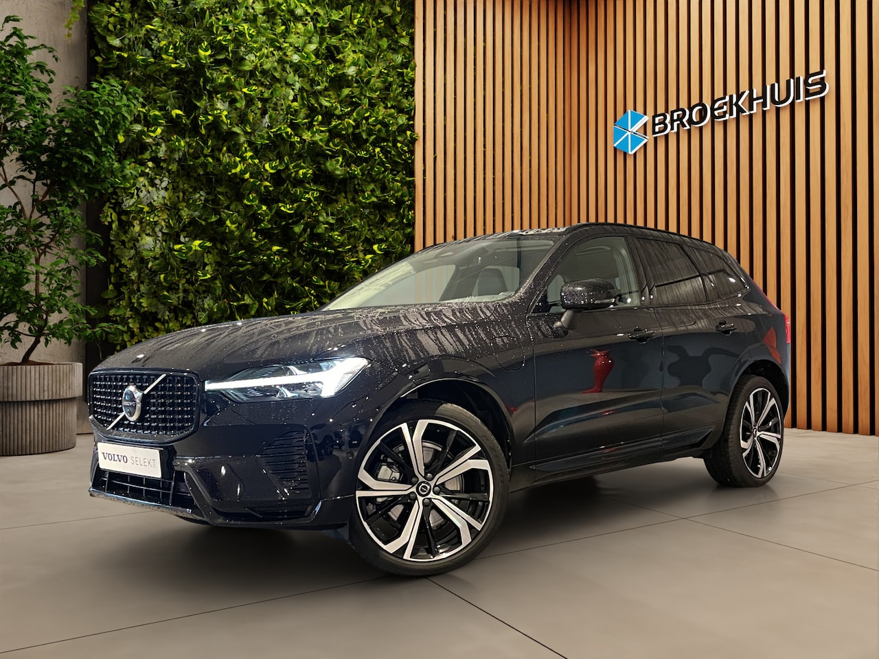 Volvo XC60 - 2.0 T6 Plug-in hybrid AWD Plus Dark | Trekhaak | Camera | Panoramadak | Memory | Pilot Ass - AutoWereld.nl