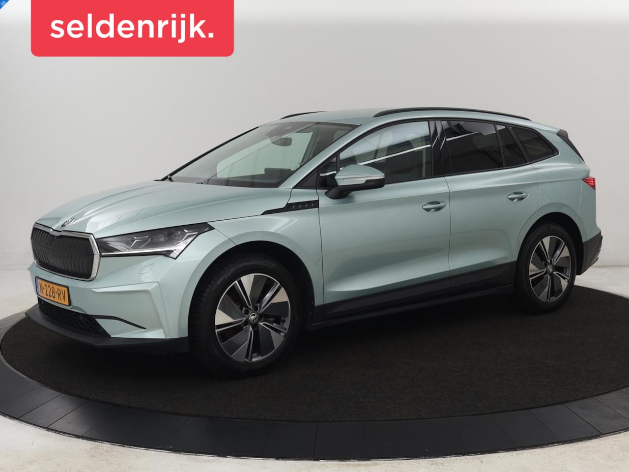 Skoda Enyaq iV - 60 | Warmtepomp | Stoelverwarming | Adaptive cruise | Matrix LED | Keyless | Half leder | - AutoWereld.nl
