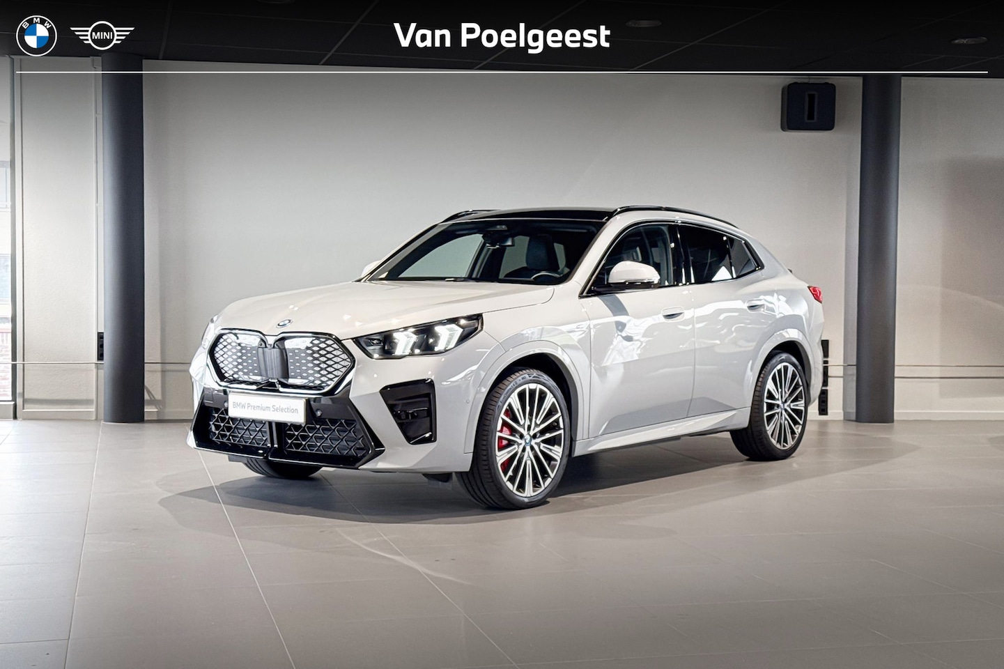 BMW iX2 - eDrive20 67kWh | M Sport | Stoelverwarming | Glazen Panoramadak | Harman Kardon | Trekhaak - AutoWereld.nl