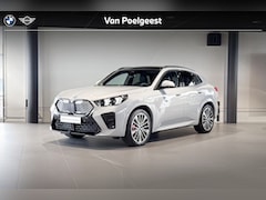 BMW iX2 - eDrive20 67kWh | M Sport | Stoelverwarming | Glazen Panoramadak | Harman Kardon | Trekhaak