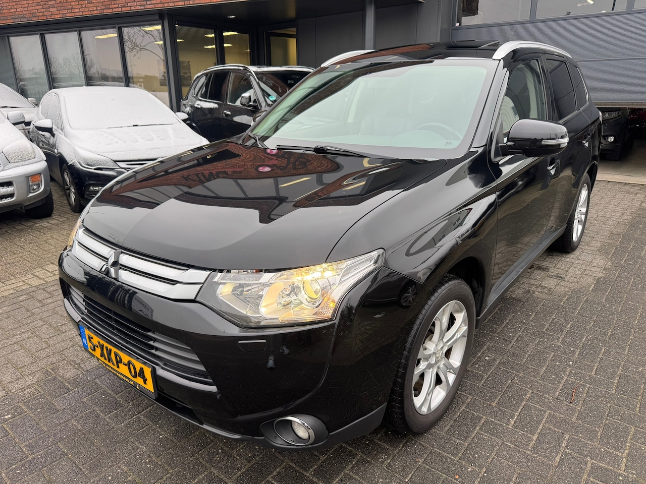 Mitsubishi Outlander - 2.0 Instyle 7PERSOONS XENON LEDER TREKHAAK SCHUIFDAK VOL ORIG NL NAP - AutoWereld.nl