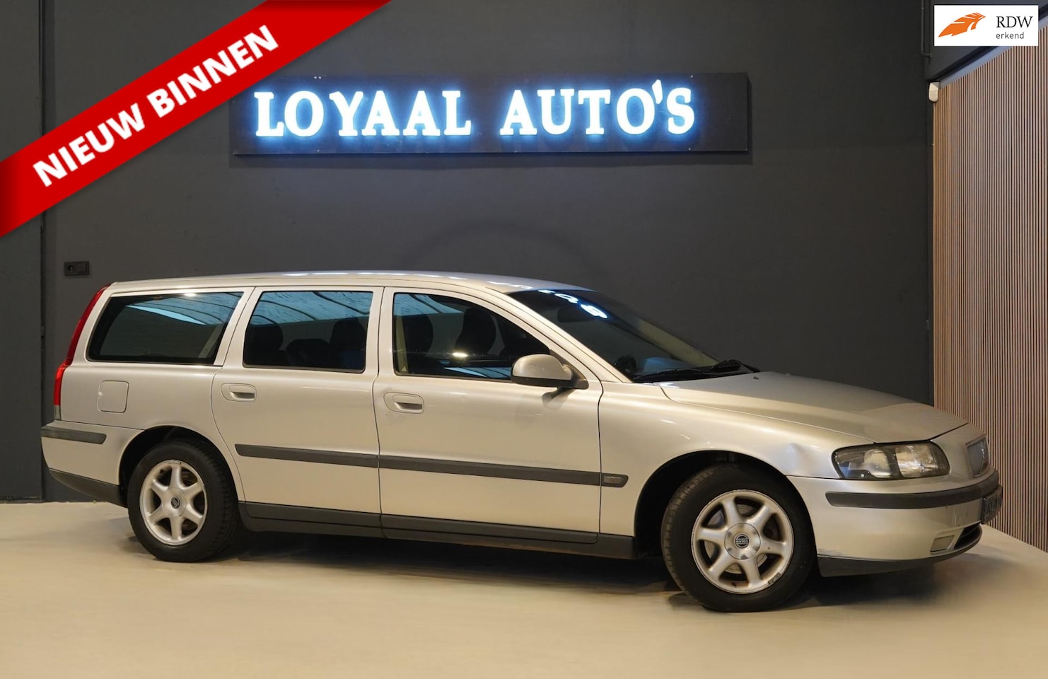 Volvo V70 - 2.4 Comfort Line |AUT|AIRCO|CRUISE|LEDER|ELEK.RAMEN|NAP|APK. - AutoWereld.nl