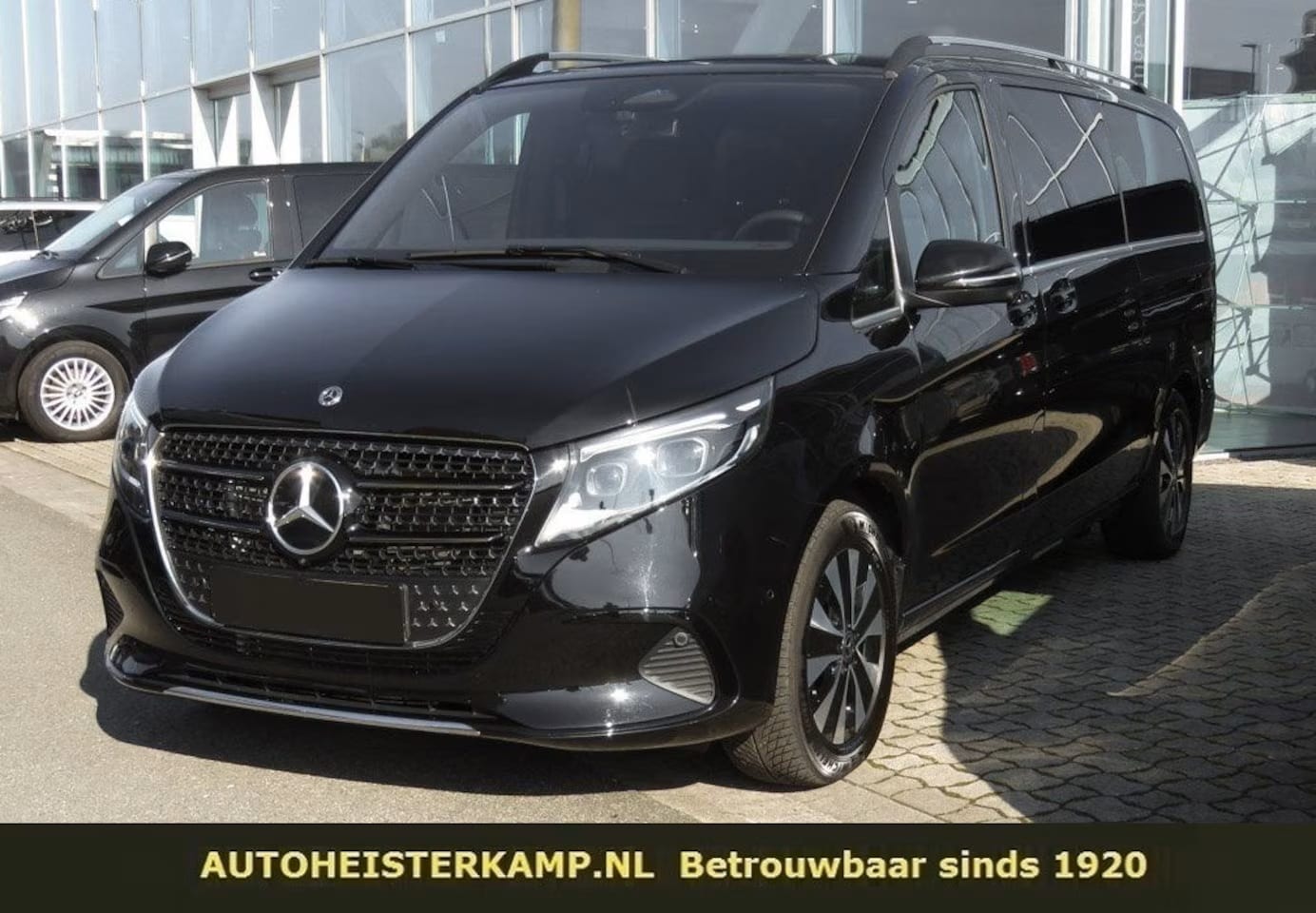 Mercedes-Benz V-klasse - 300d L3 Avantgarde 8 personen Leder Distronic Camera LED MBUX 2 EL. Schuifdeuren - AutoWereld.nl