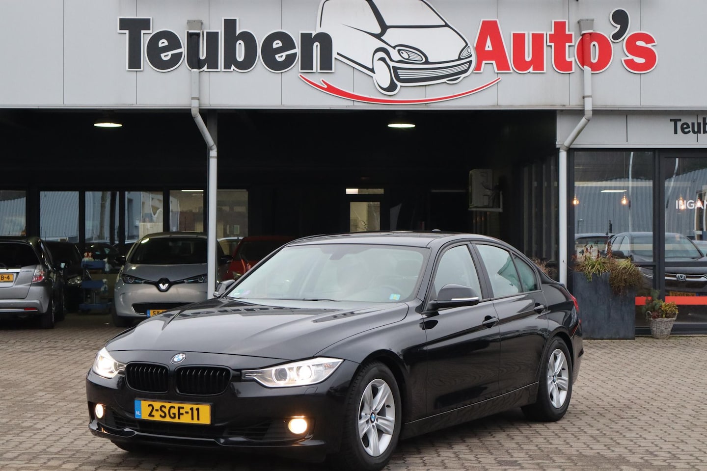 BMW 3-serie - 320i Executive Navigatie, Airco, Stoelverwarming, Elektrische ramen, Lederen interieur - AutoWereld.nl