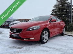 Volvo V40 - 1.6 D2 Momentum, Airco, Trekhaak, Clima, Cruise