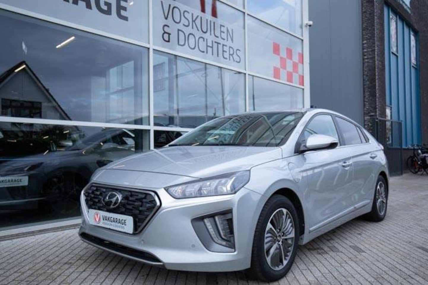 Hyundai IONIQ - 1.6 GDi PHEV Premium Design Sky 1.6 GDi PHEV Premium Design Sky - AutoWereld.nl
